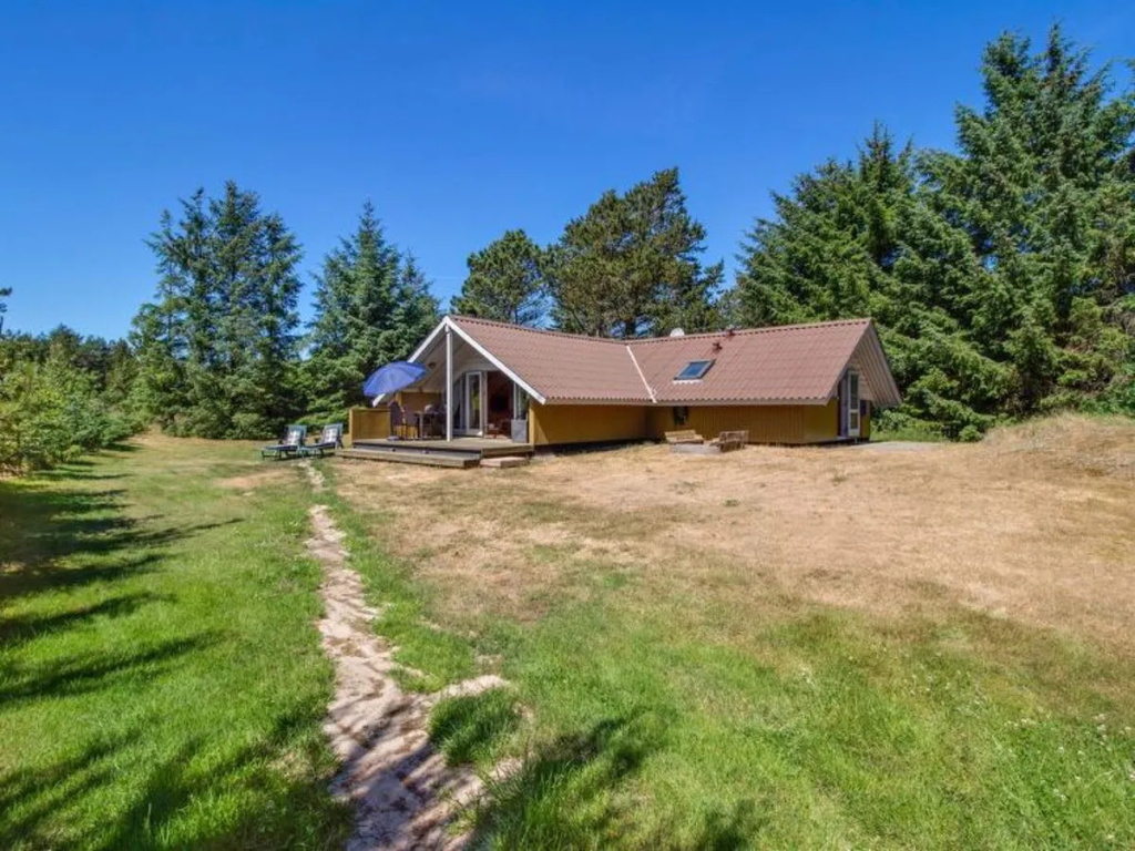 "Ala" - 950m from the sea in NW Jutland