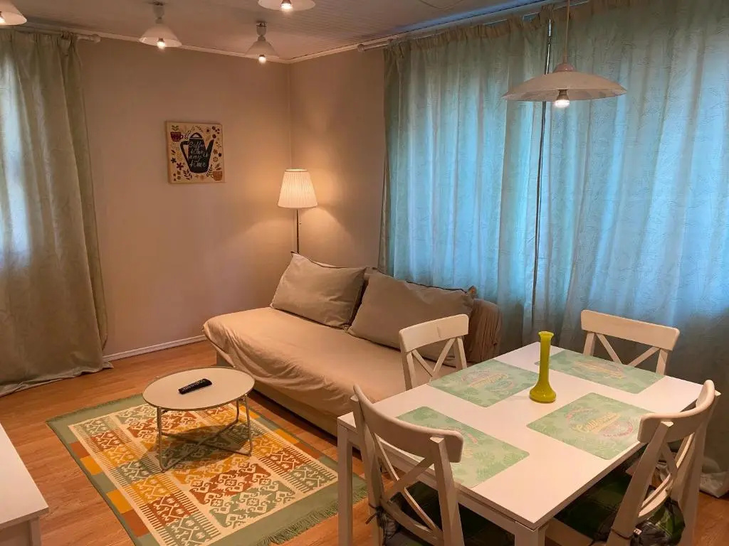 IGI WHITE FLAT with free private parking