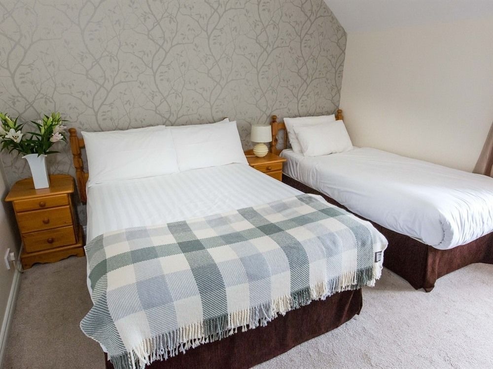 The Beach, Days Bar and B&B