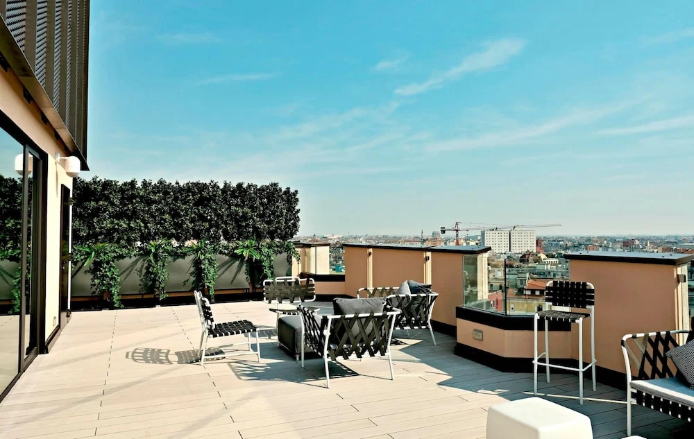 S Babila Central Tower w Rooftop Terrace in San Babila