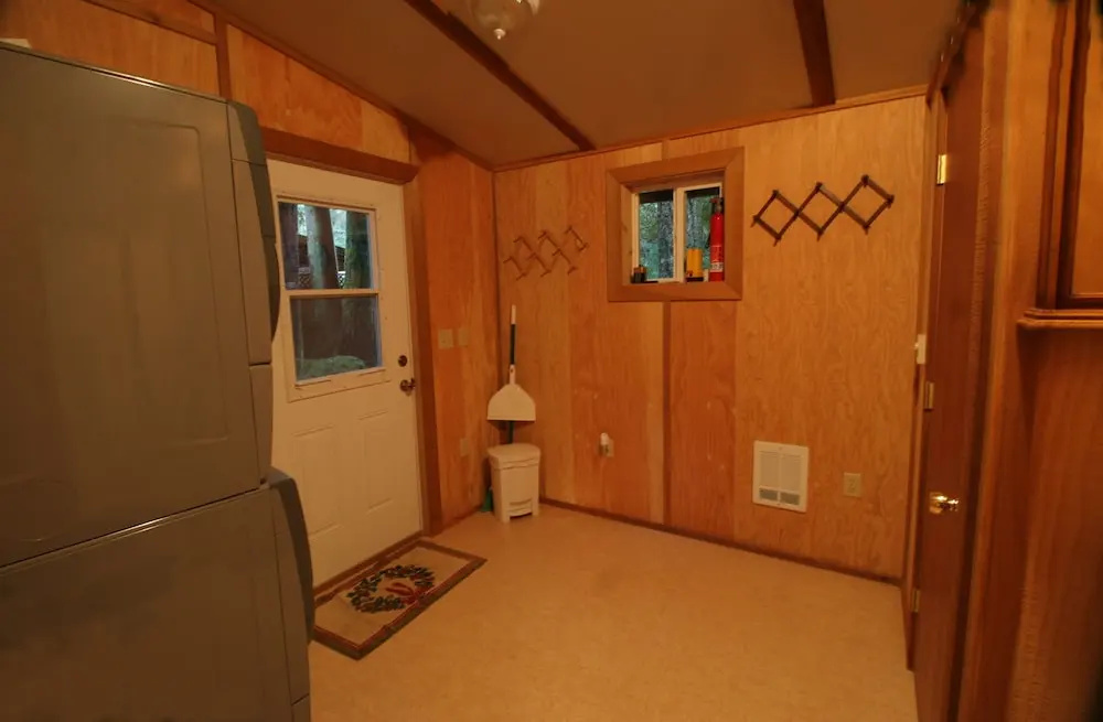 Snowline Cabin 35 - A pet-friendly country cabin, Now has air conditioning