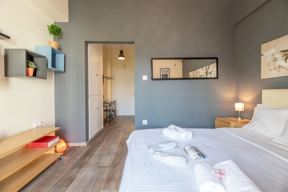 Renovated 3rd Floor Appartment