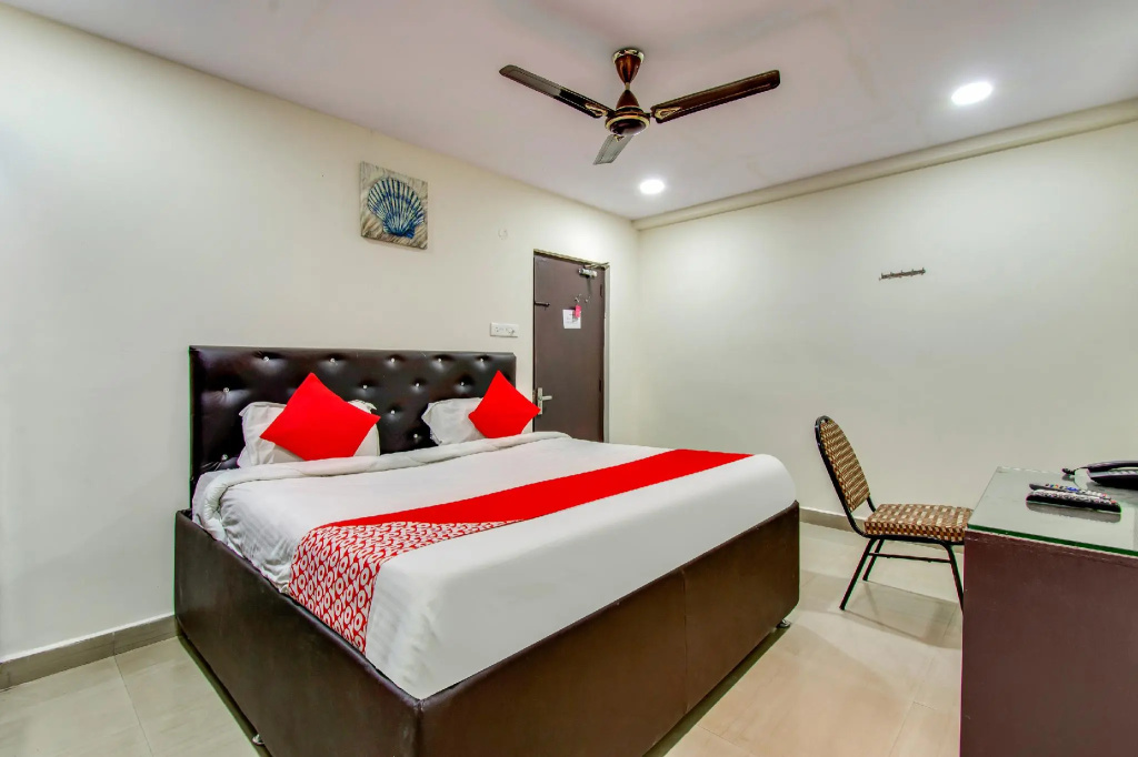 OYO 72156 Akshaya Inn