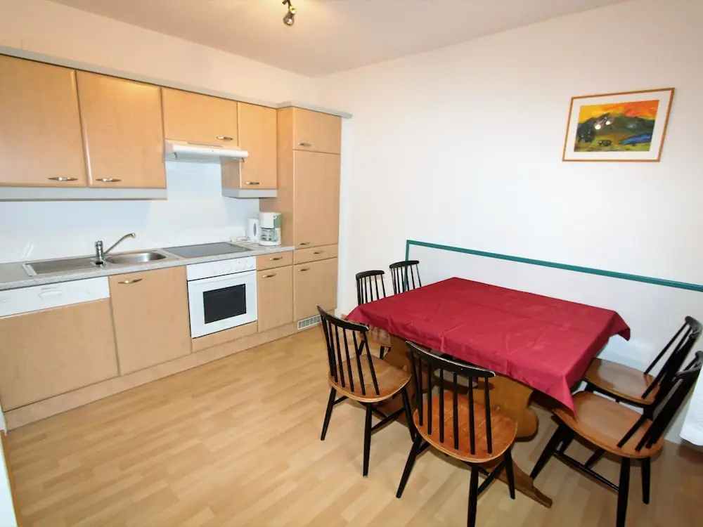 Comfy Apartment With Garden, Balcony, Bbq,table Tennis Table