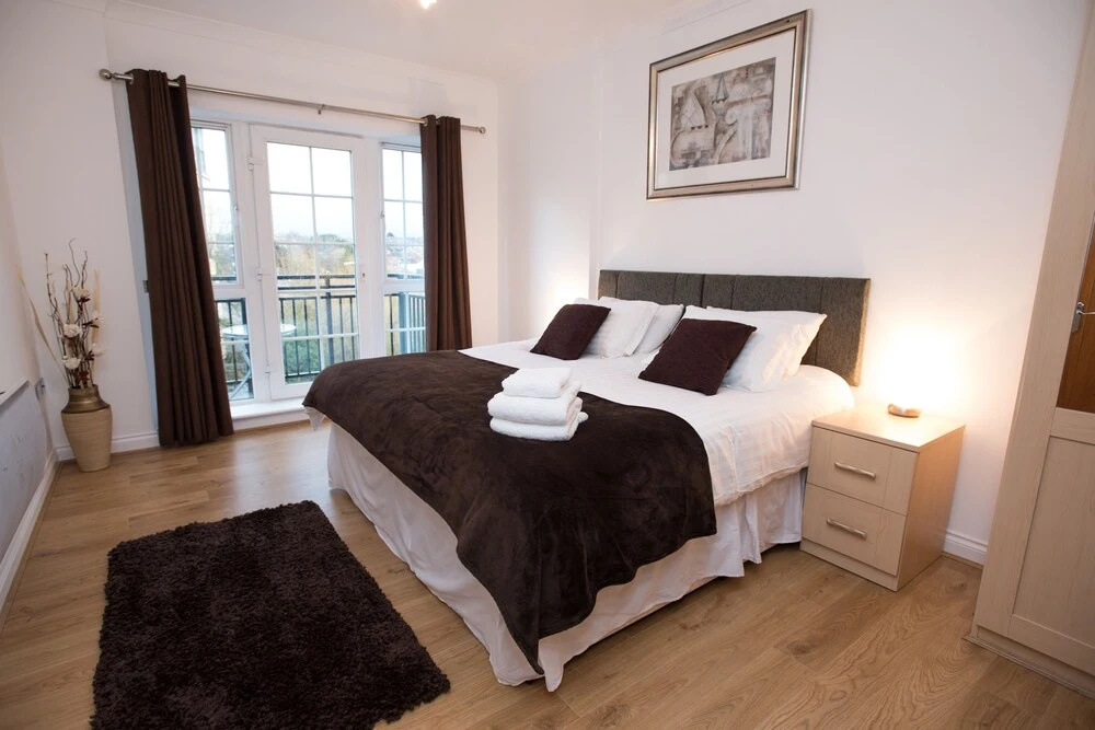 Celador Apartments - Riverside House Serviced Apartments