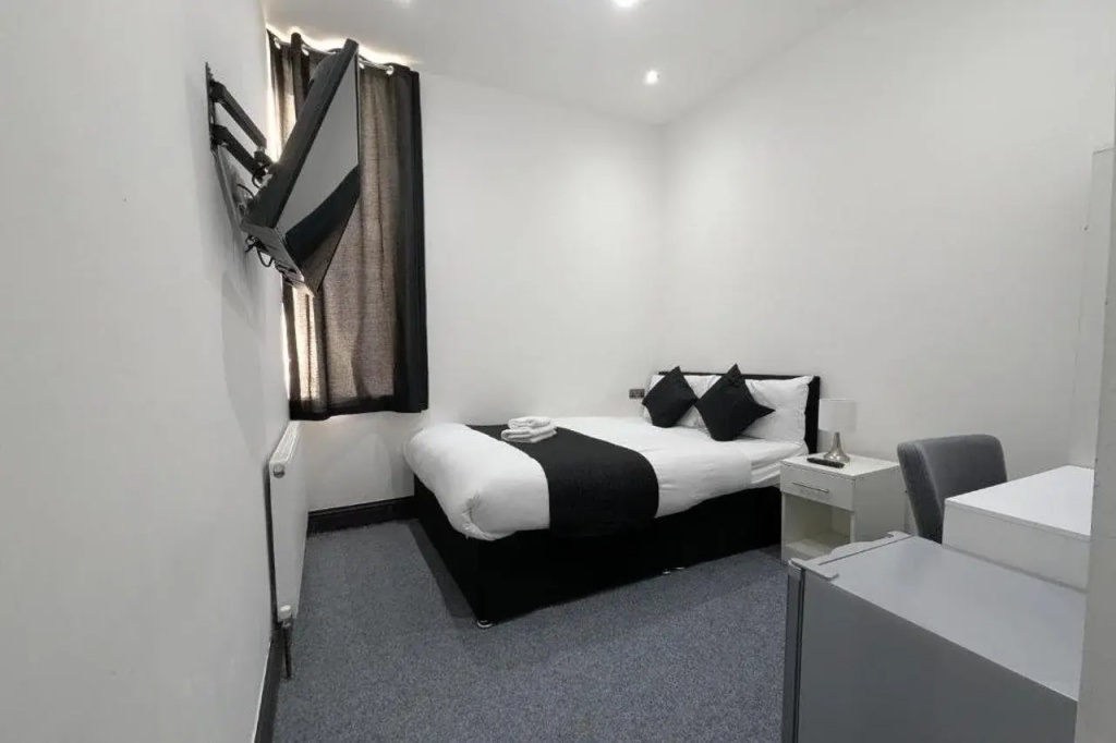 OYO Firs Lodge London Heathrow