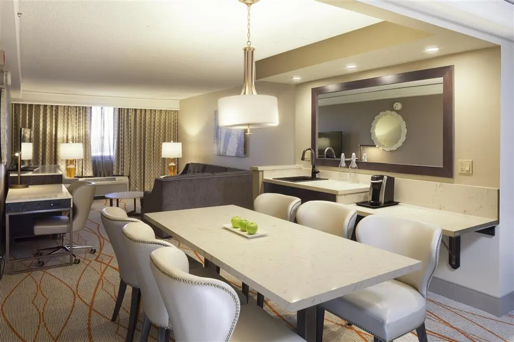 DoubleTree By Hilton Hotel Denver - Stapleton North