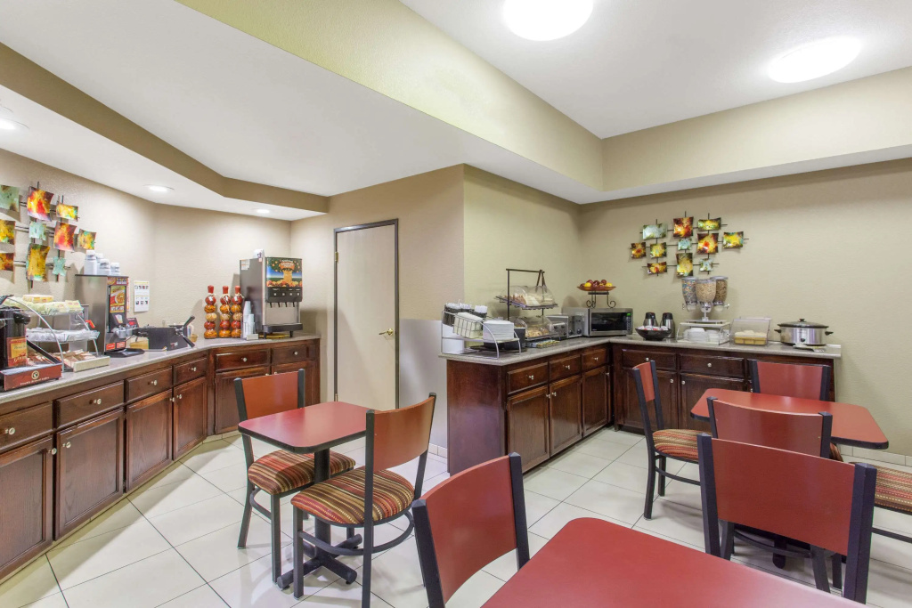 Ramada by Wyndham Fresno Northwest