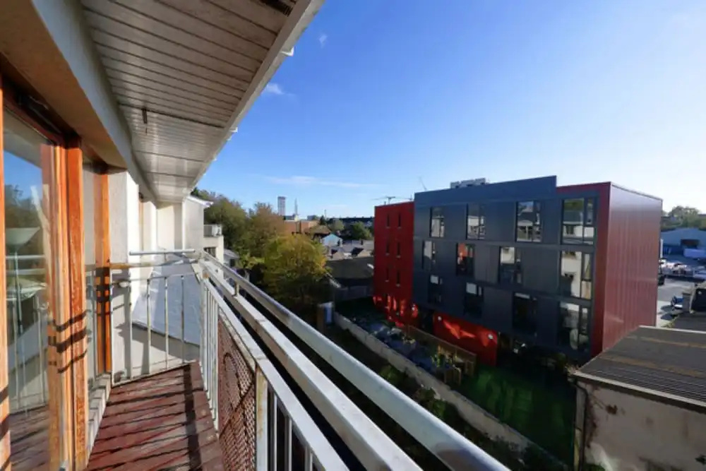 2 Bedroom Penthouse Beside City Centre