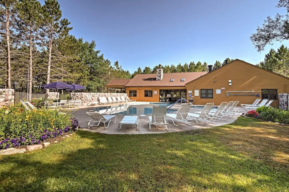 Resort-style Harbor Springs Home Near Ski Resort!
