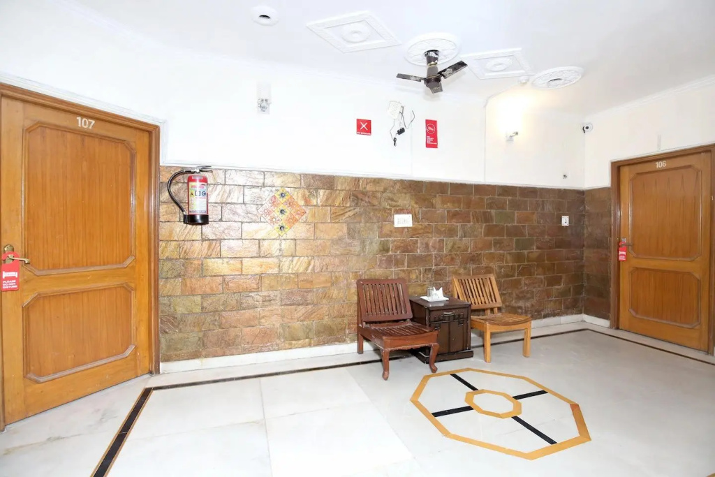 OYO 5637 Hotel Majestic