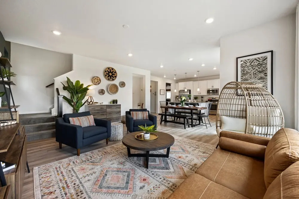 New Build W/ Great Backyard & Lake Access!