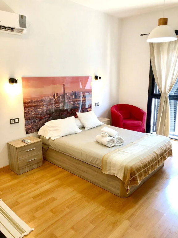 Studio in Málaga, With Wonderful City View, Shared Pool, Terrace Near the Beach