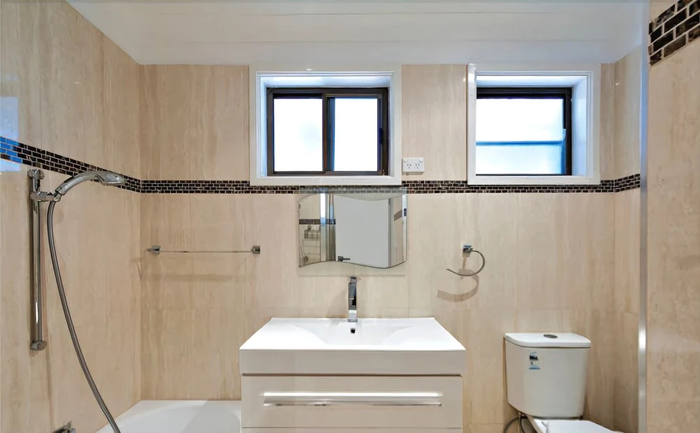 Little Beach House, 8 Mistral Close
