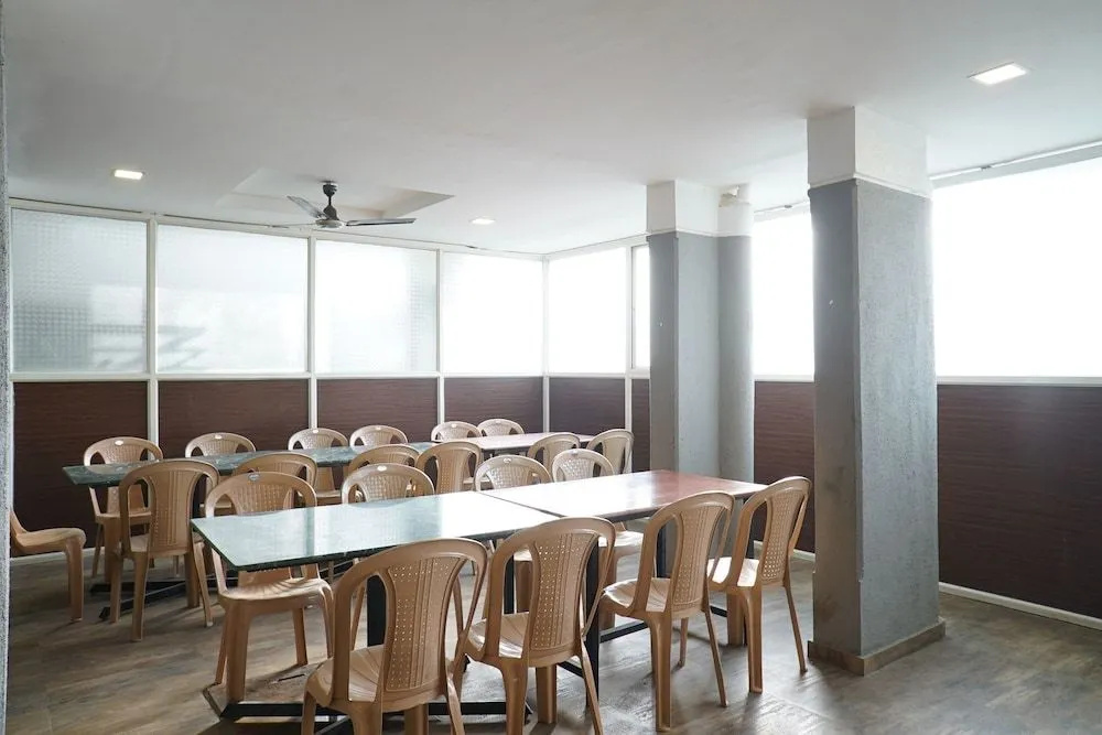 OYO 28029 Living Luxurious Studio Rooms