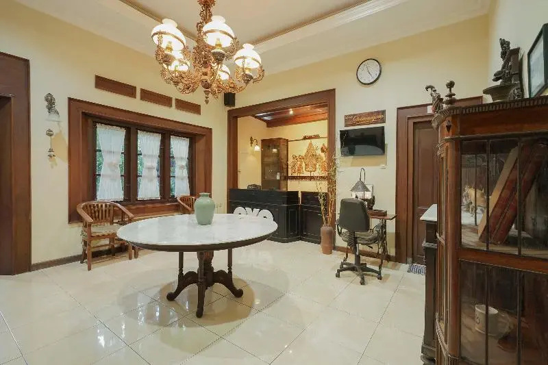 Ndalem Maharani Guest House