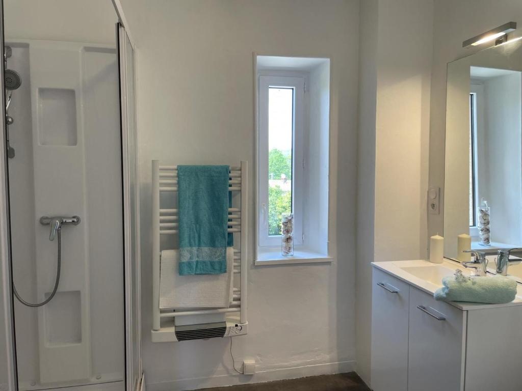 Maison moderne à La Chabanne avec jardin et animaux admis - FR-1-489-341