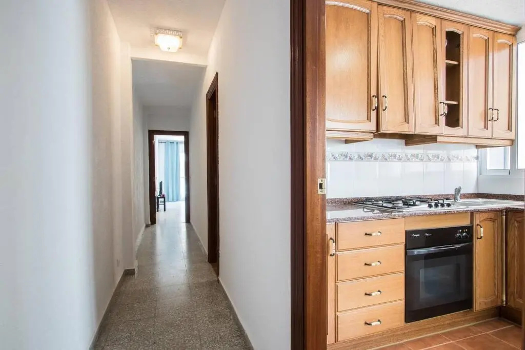 Lovely, new, bright 3 mins to beach apt 105 sq meters