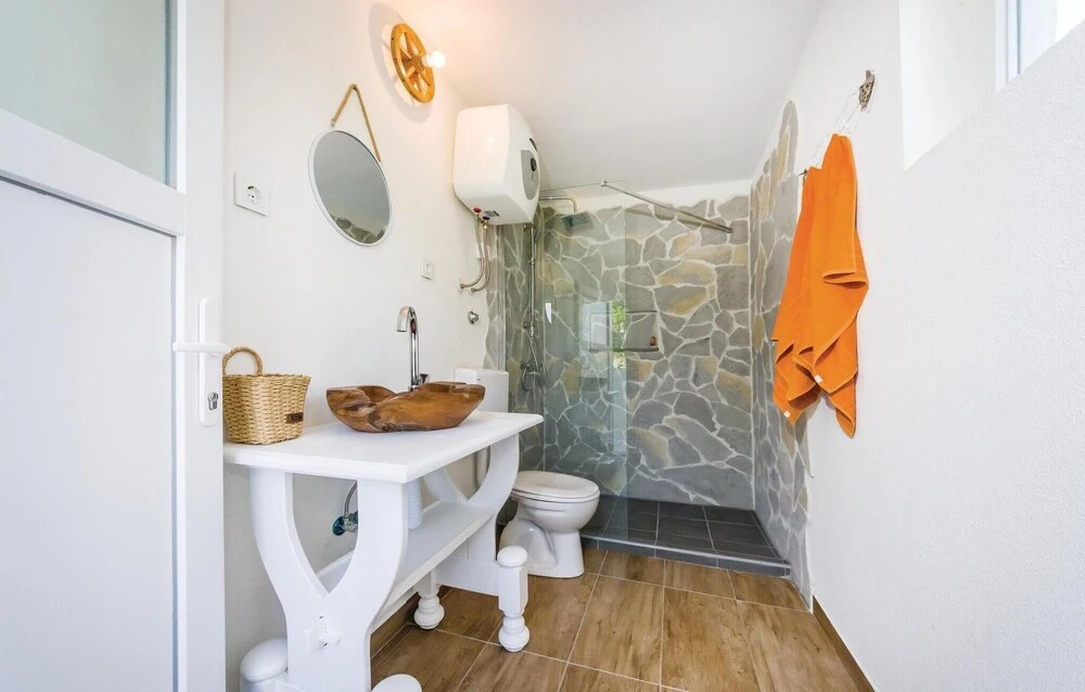 Two-Bedroom Holiday Home In Privlaka-Sabunike