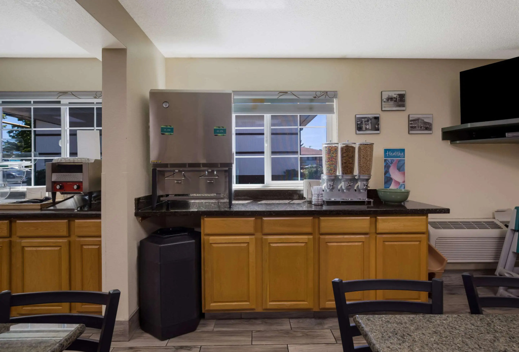 Quality Inn & Suites Medford Airport