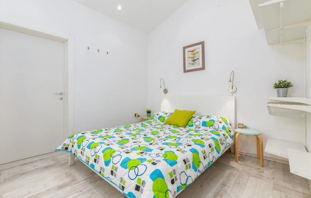 Beautiful Home In Stinjan With Kitchen