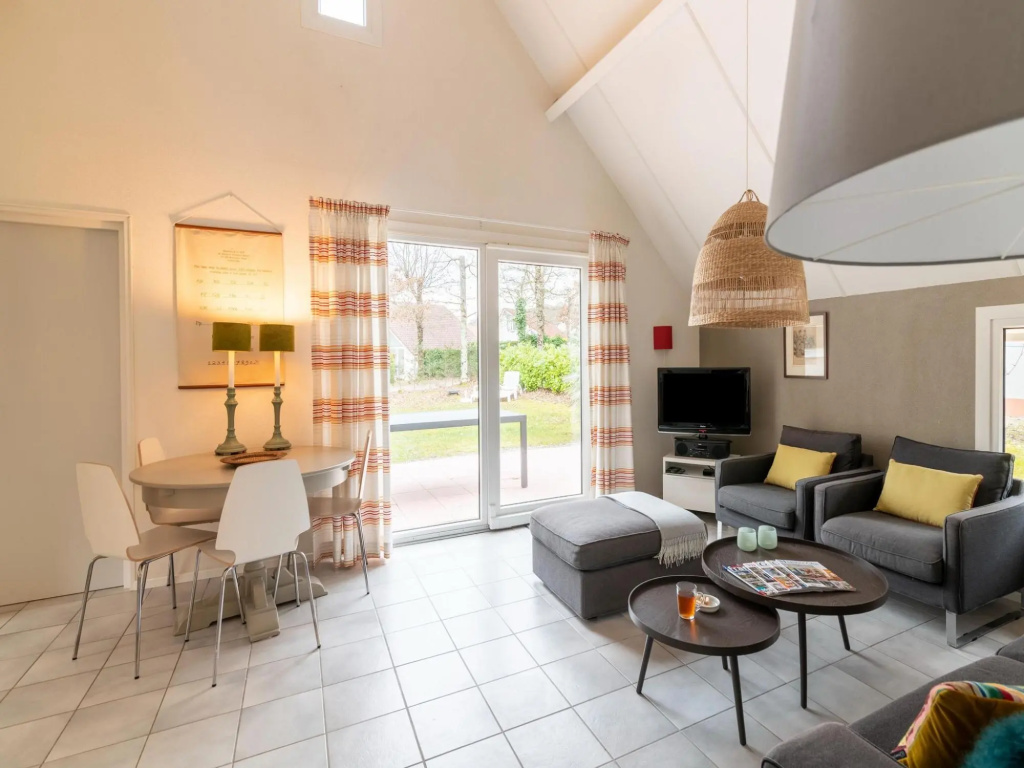 Attractive holiday home in Daumazan-sur-Arize with pool
