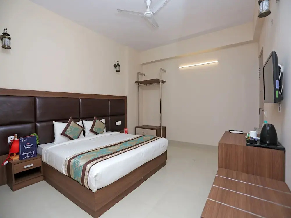 OYO 13435 Atithi Suites