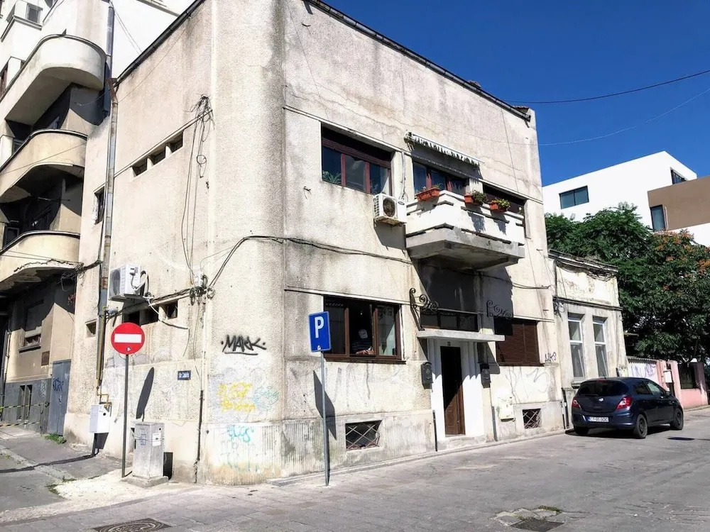 Unique Old Town Home 2min to Beach & Harbour