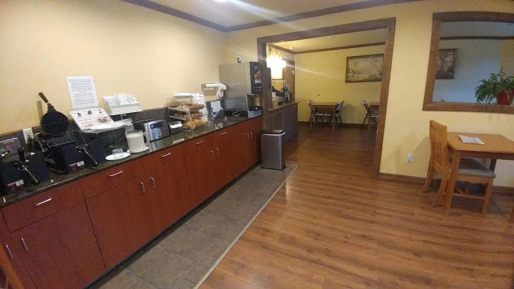 Palace Inn & Suites