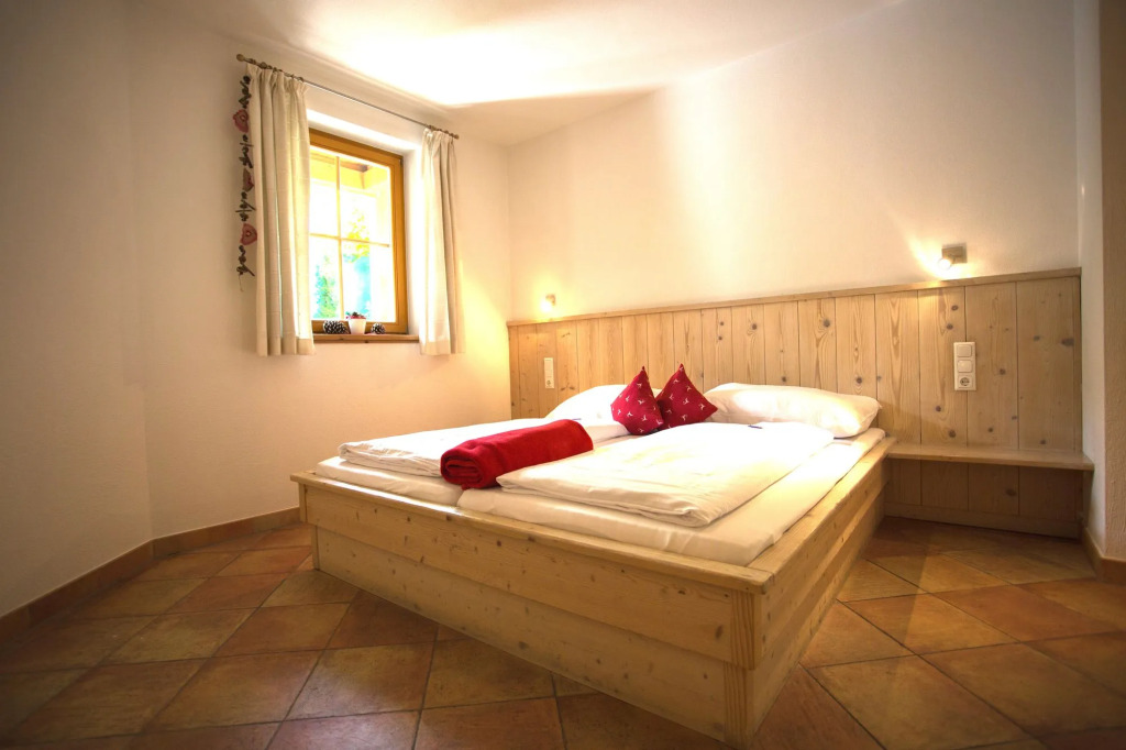 Dorfchalets & Apartments - in Kaprun centre including FREE entry Tauern Spa and Summer Card