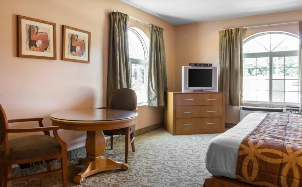 Deluxe Inn