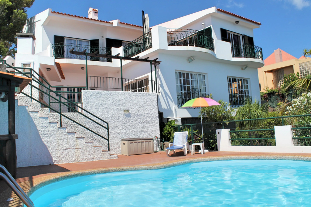 Cliff Top Villa With Magnificent Views Of The Atlantic Ocean | Villa Aquarela