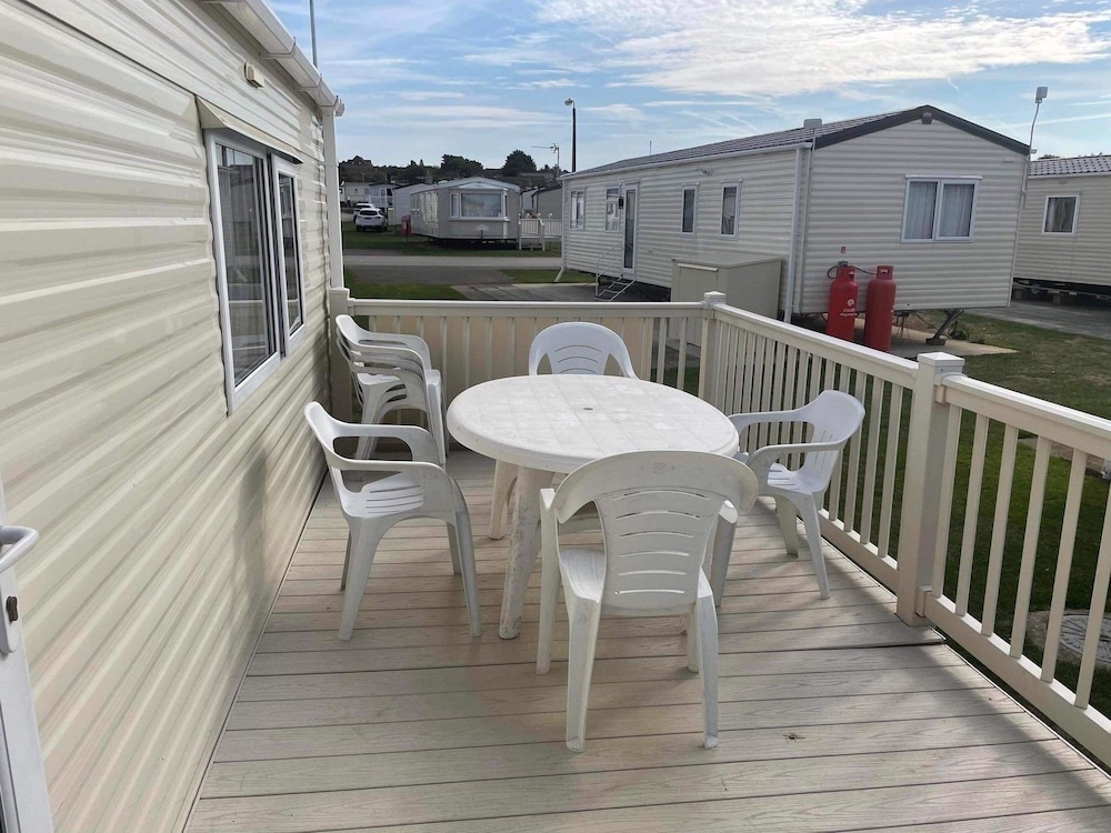 2 Bedroom Caravan in Hunstanton Dogs go Free