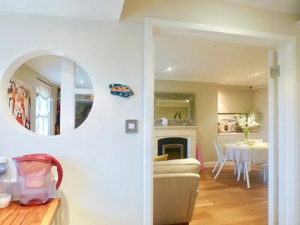 2 Bedroom Apartment in Brighton With sea View Sleeps 3