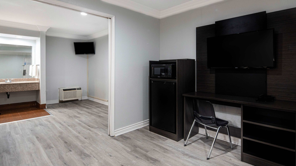 Motel 6-Anaheim, CA - Convention Center