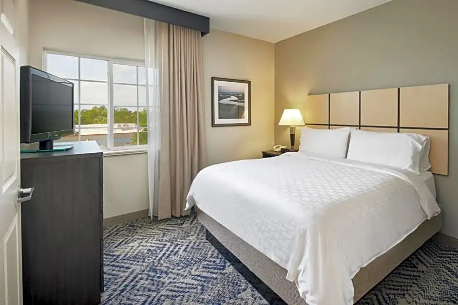 Candlewood Suites Charleston-Northwoods by IHG