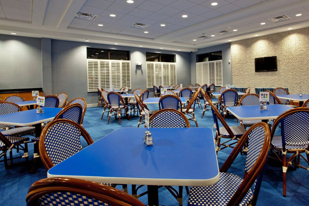 Holiday Inn Express Hotel & Suites Norfolk Airport by IHG