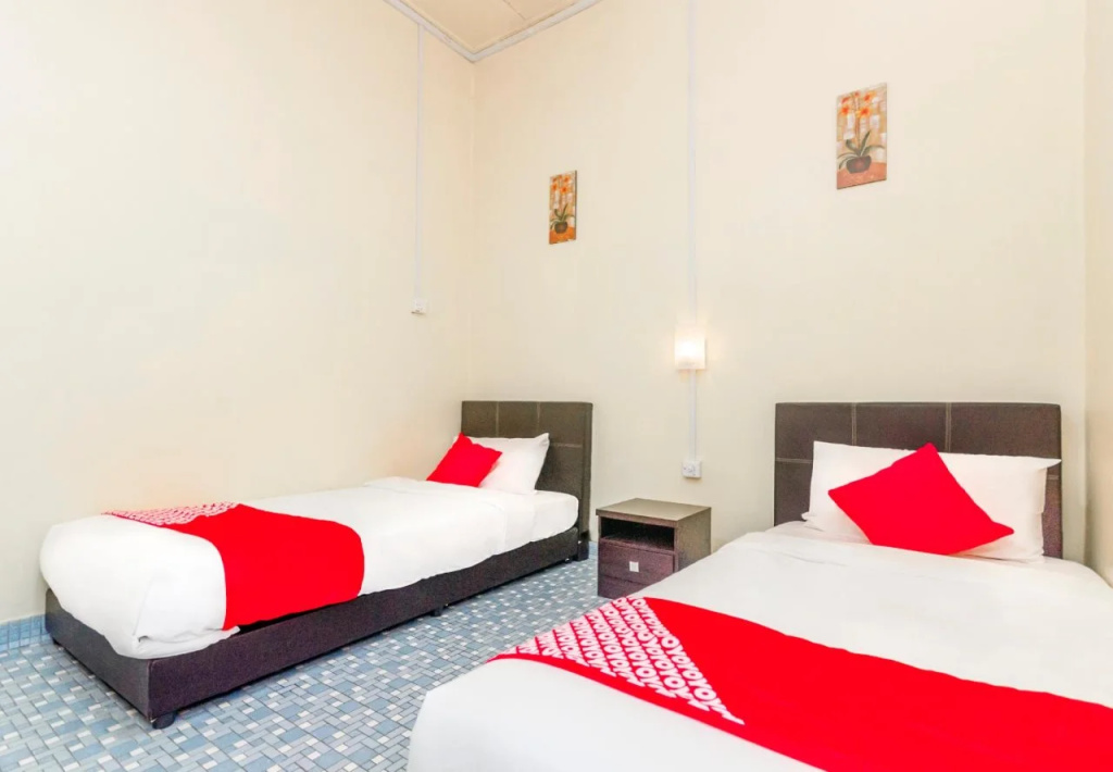 OYO 703 Myra Hotel