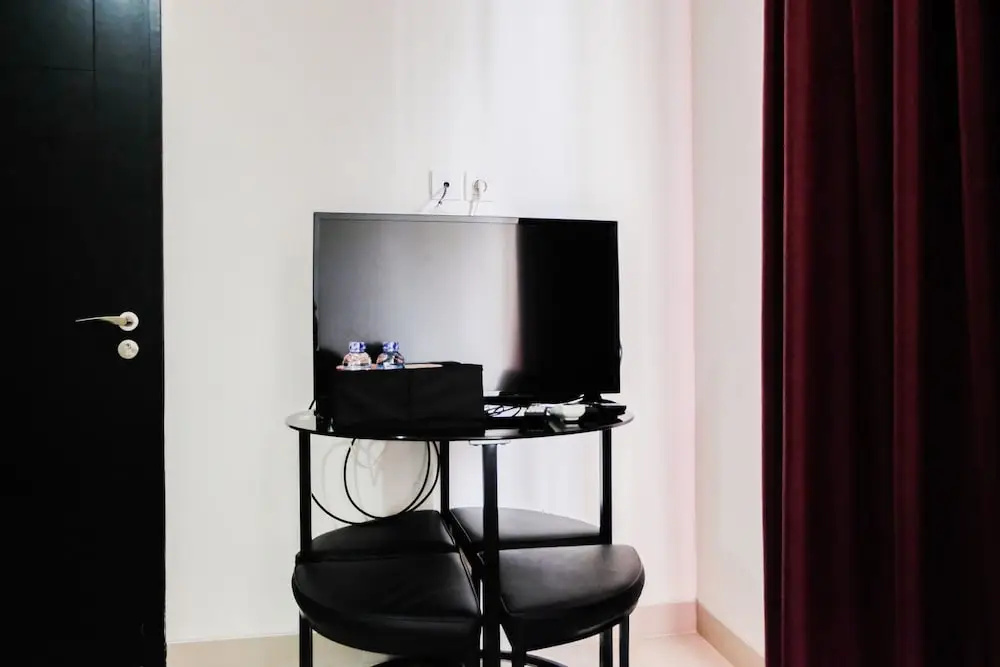 Simply Furnished 1BR @ Skyline Paramount Apartment