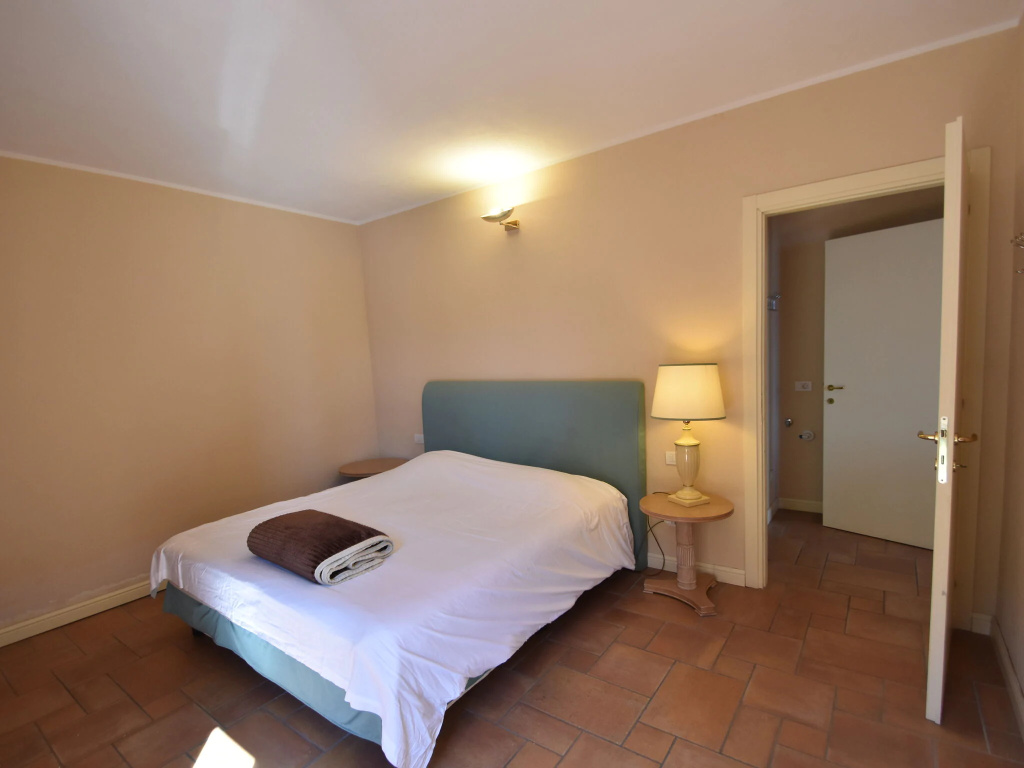 Lakeview apartment in Oggebbio with swimming pool