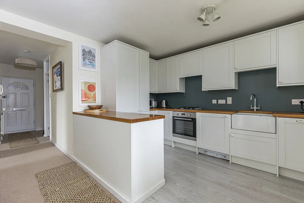Bright 2 BR Battersea Flat With Great Location