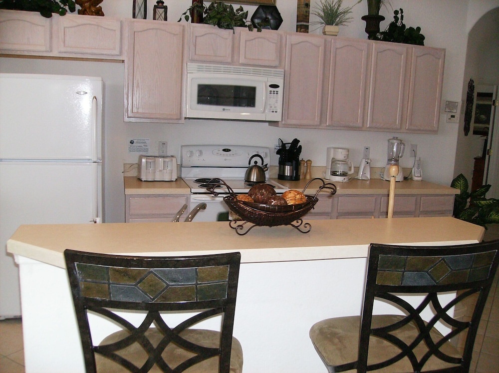 A grand 6 bedroom house in the Disney area.