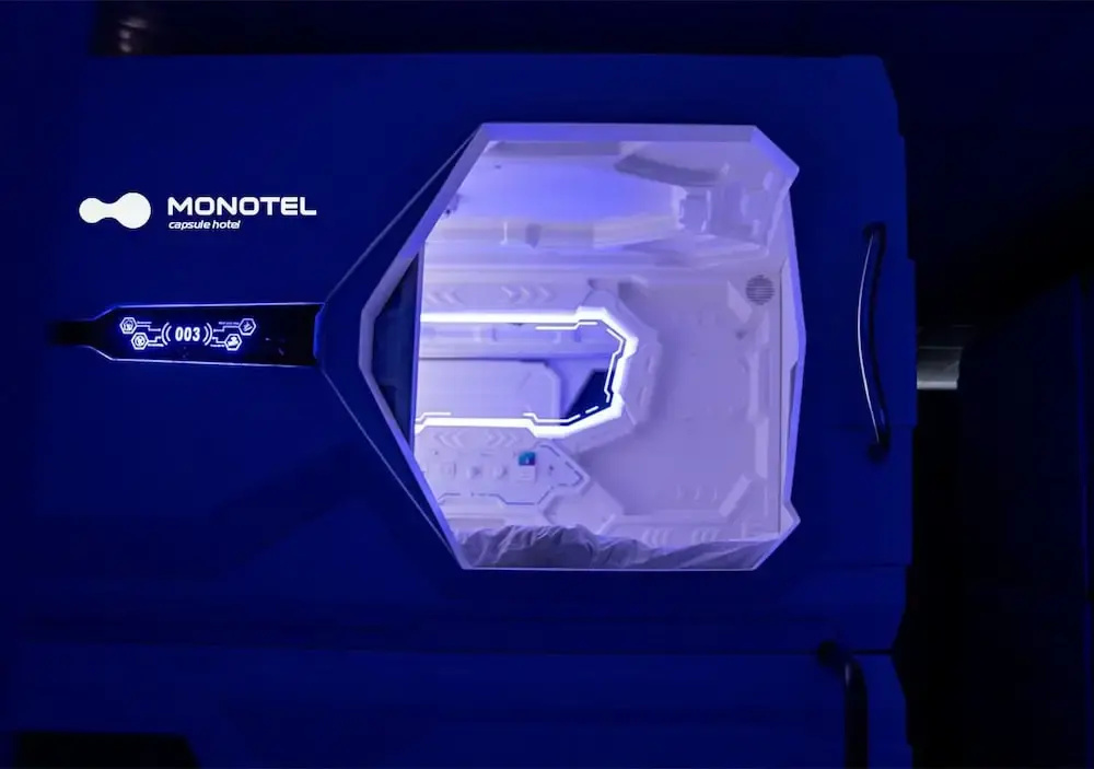 AV-1 Capsule Hotel