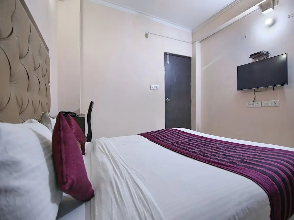 OYO 709 Hotel Cross Winds