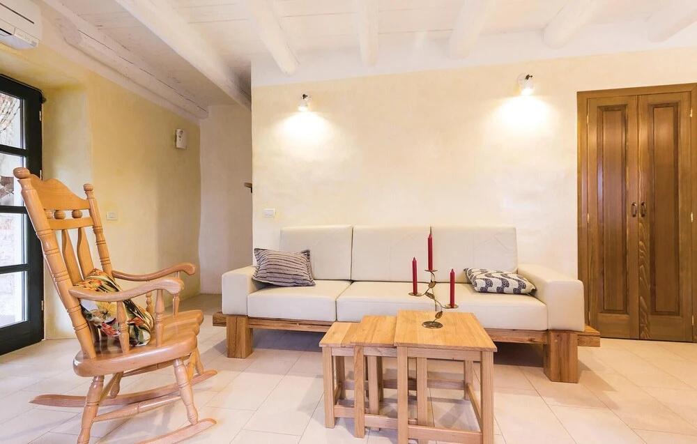 Gorgeous Home In Sisan With Wifi