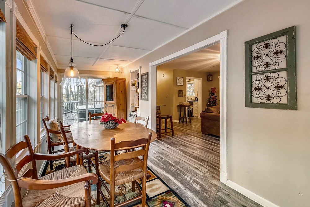 Spring Creek Cottage 1 Bedroom Chalet by RedAwning