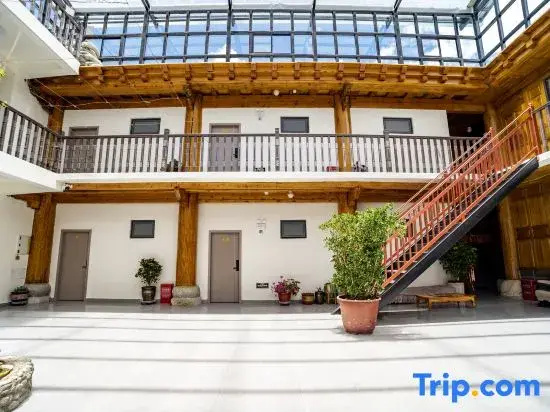 Zhuomei SERENE WARM HAVEN: Cloud & Snow Oxygen Guesthouse (Dukezong Ancient City)