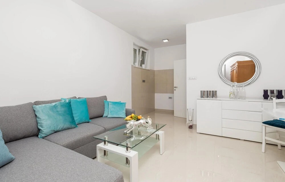 Amazing Home in Veprinac With 4 Bedrooms, Wifi and Outdoor Swimming Pool