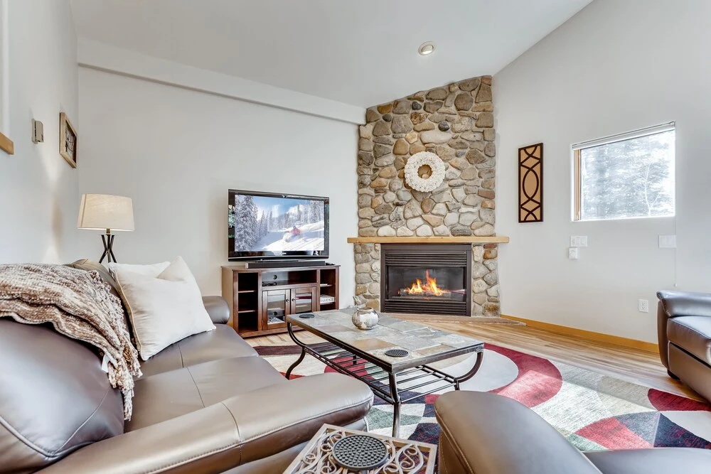New Listing! 2-unit Getaway W/ Heated Garages 6 Bedroom Duplex