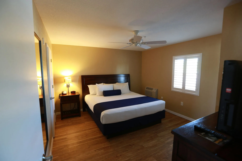 Shoreline Island Resort - Exclusively Adult